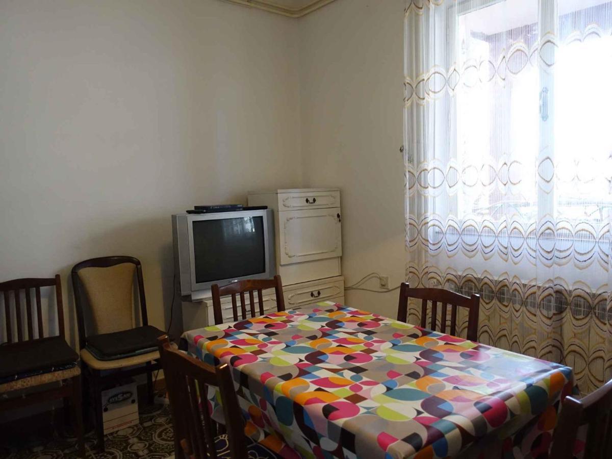 Apartment In Omisalj - Insel Krk 39736 Exteriör bild