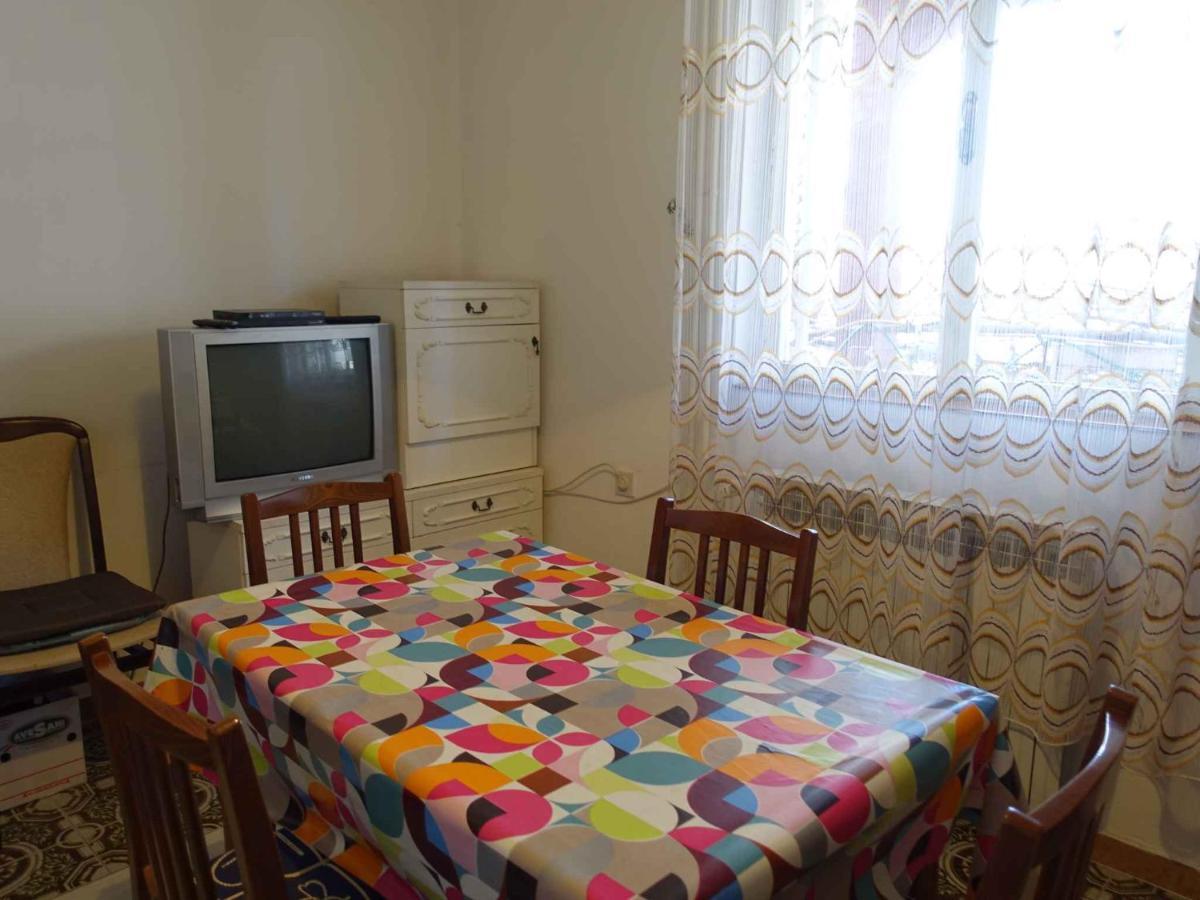 Apartment In Omisalj - Insel Krk 39736 Exteriör bild