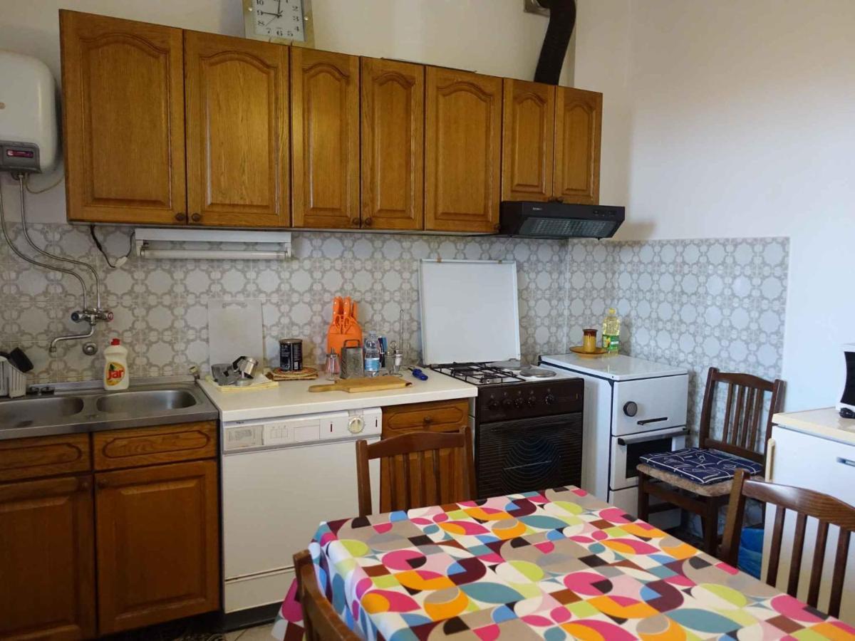 Apartment In Omisalj - Insel Krk 39736 Exteriör bild