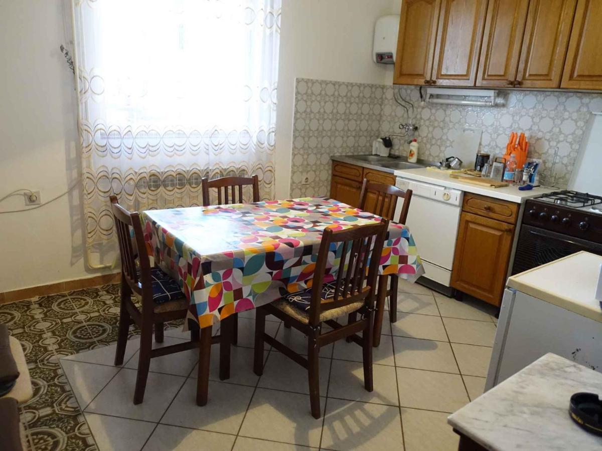 Apartment In Omisalj - Insel Krk 39736 Exteriör bild
