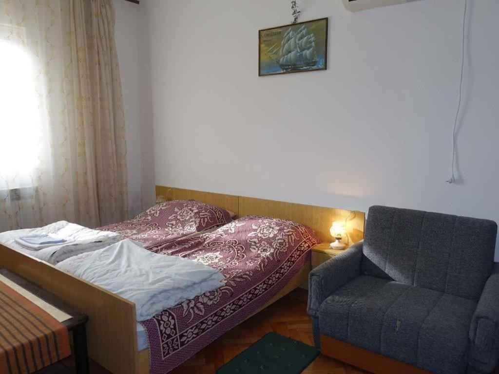 Apartment In Omisalj - Insel Krk 39736 Exteriör bild