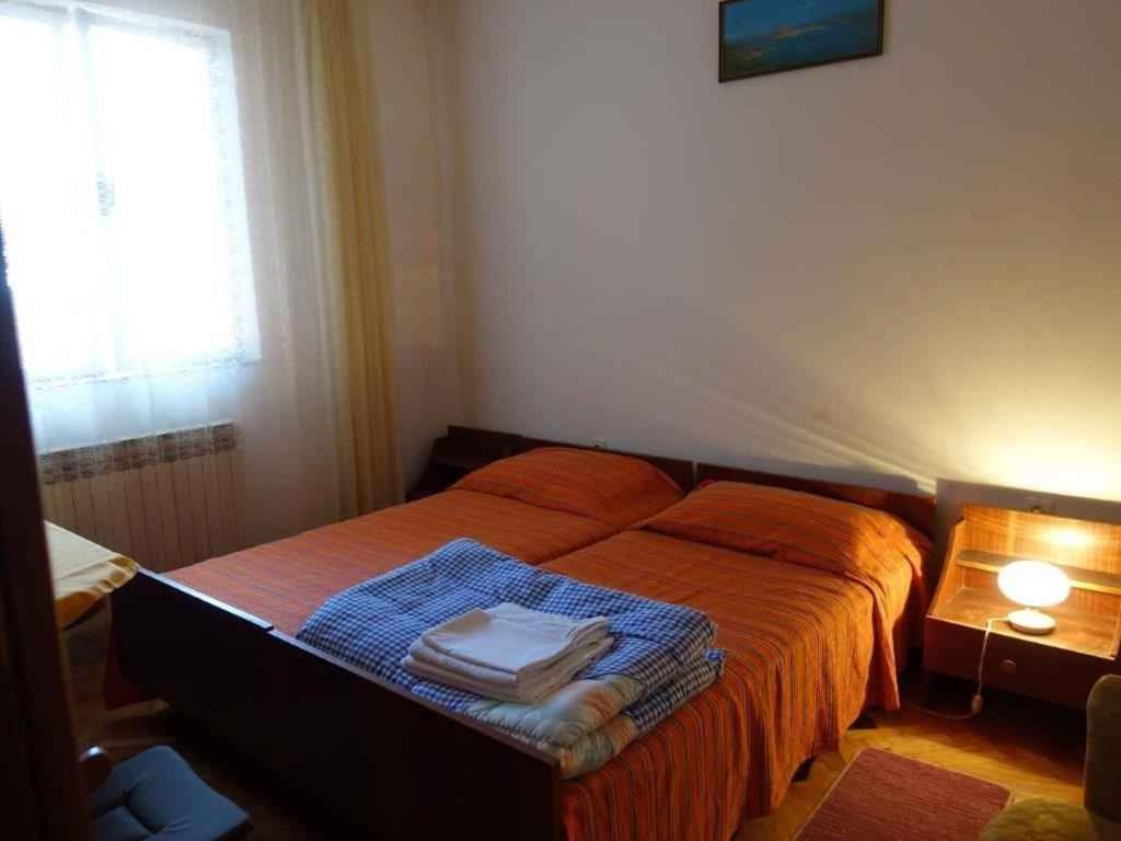 Apartment In Omisalj - Insel Krk 39736 Exteriör bild